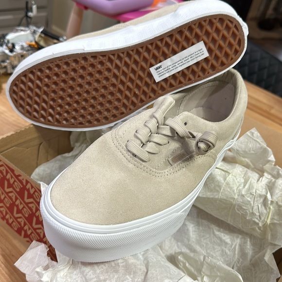 Women’s vans - Picture 2 of 5
